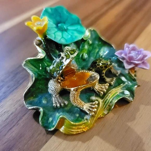 Frog and Lily Pad trinket Box (Vintage) - Picture 2 of 4